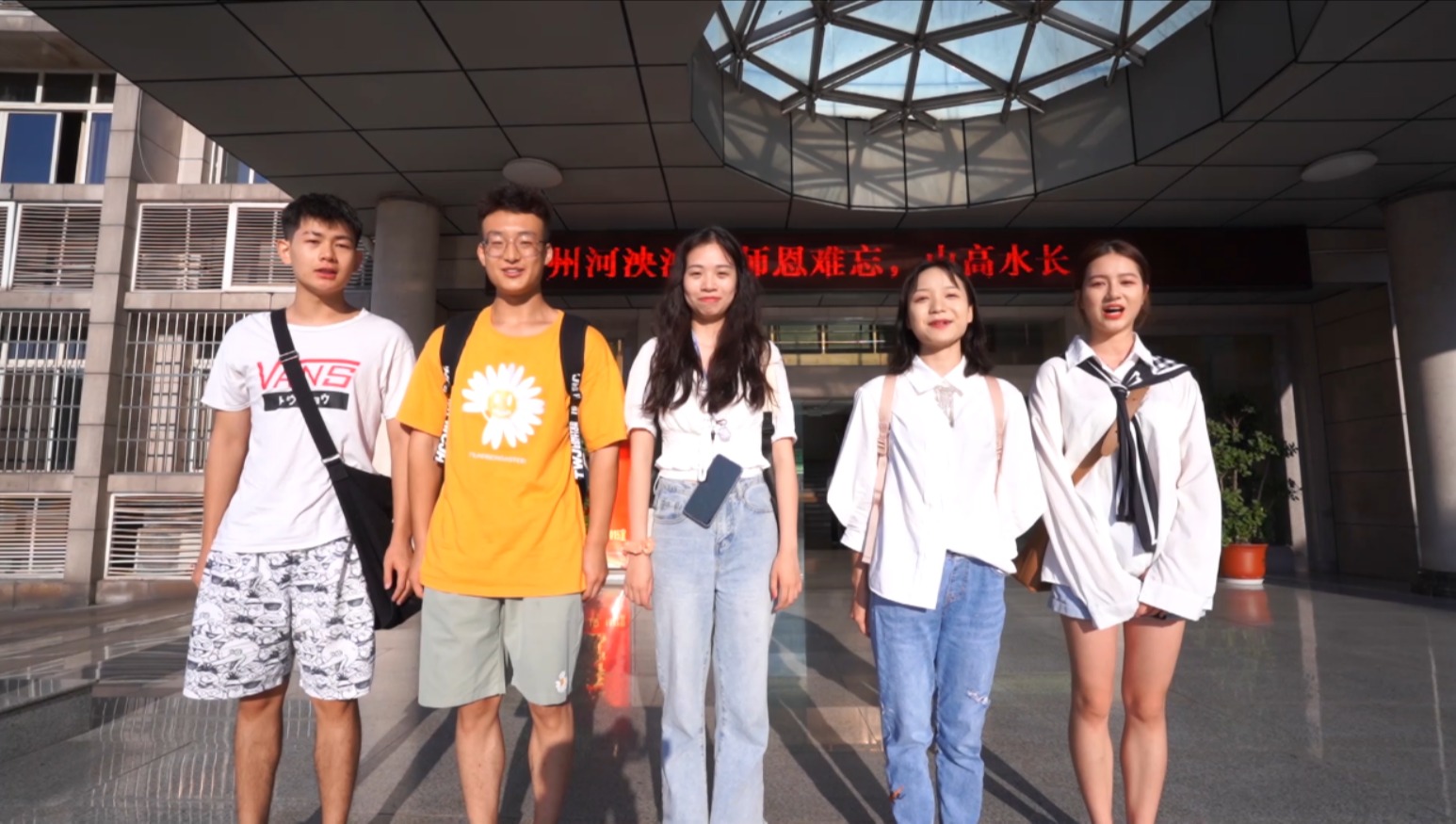 大学生通讯社｜教师节献花