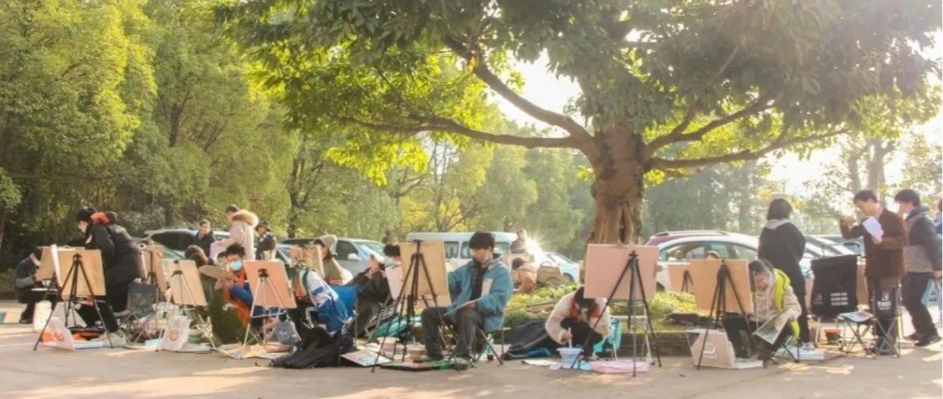 背上画板 未来就在笔下！