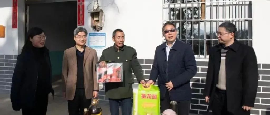 党委副书记、校长刁永锋一行赴定点帮扶村大桥村调研慰问