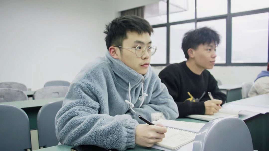 现切换到开学频道！